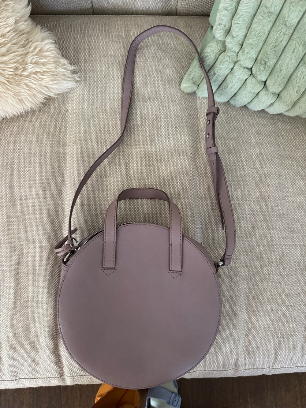 Madewell Round Crossbody Bag in Mauve
